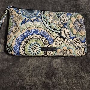 Charming Vera Bradley All Day Simple Wristlet - Sketched Medallion Design